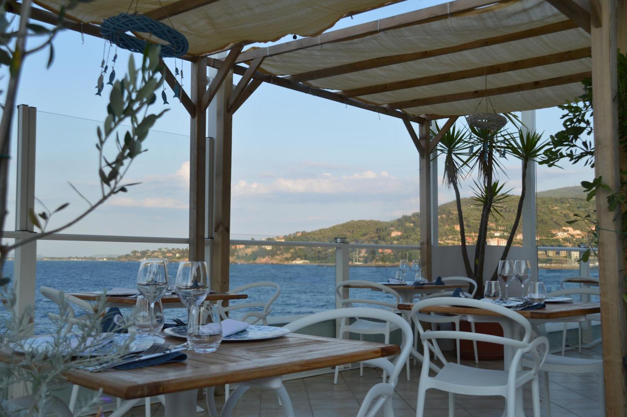 Hotel La Caletta Порто Санто Стефано Экстерьер фото